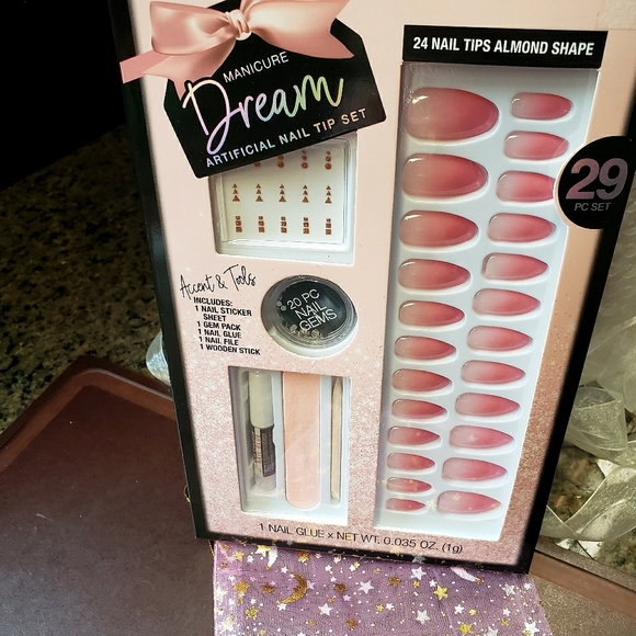 L.A. Colors Dream Artificial Manicure Nail 29 piece Set with Gems Pink & White - Picture 7 of 11